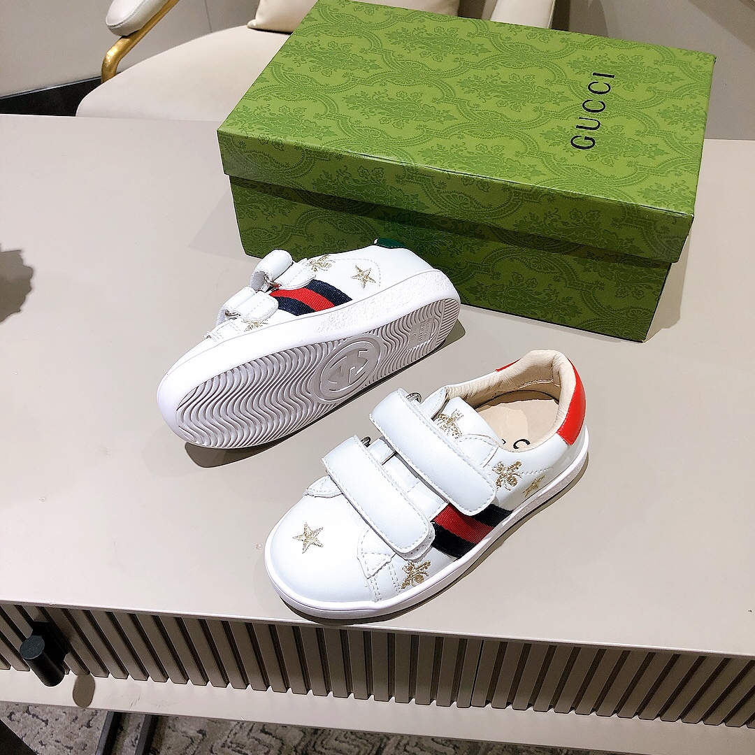 Children's shoes child